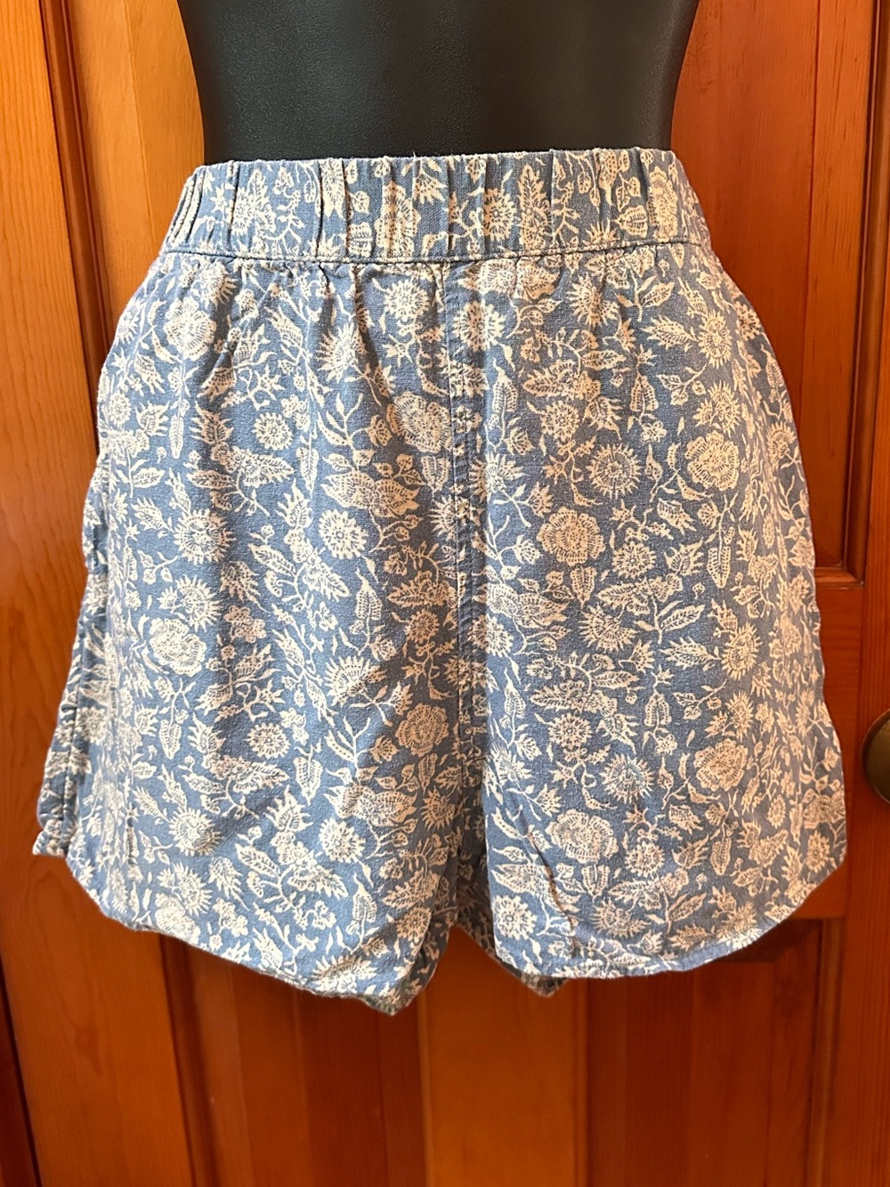 Universal Thread Blue Floral High-Waist Women's Shorts, Small